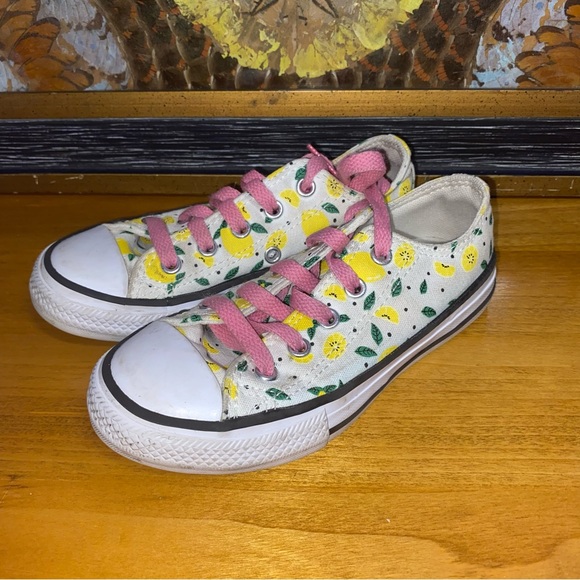 Sold   Converse All Star Chuck Taylor's Low Top Size 11 Youth Kids Girls Lemons - Picture 2 of 7